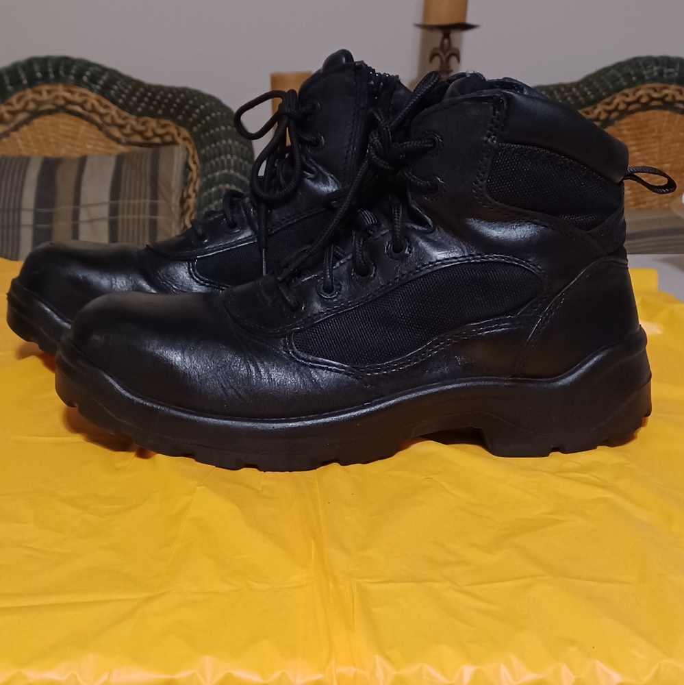 Worx Red Wing Men's Watetproof Safety Boots.